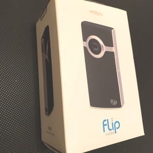 Flip video camera 8 GB (2hrs)